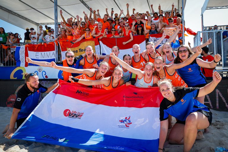 Beach Handball Dames U17 winnen brons op het WK