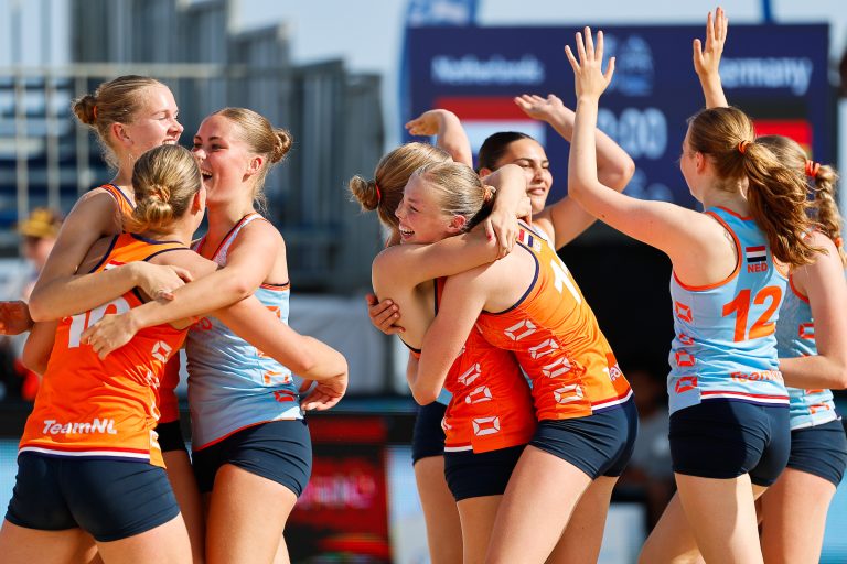 Beach Handball Dames U17 naar halve finale WK