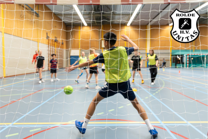 Handbal in Assen weer op de kaart dankzij jeugdclinics en schoolhandbal