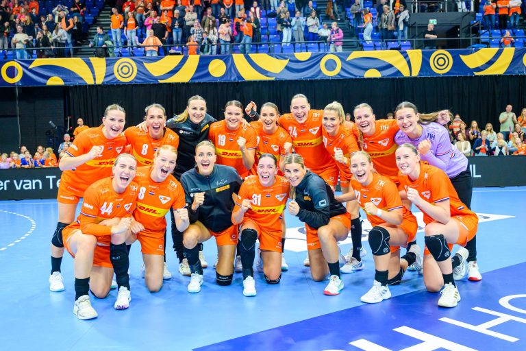 TeamNL Handbaldames winnen overtuigend van Italië in eerste EK-kwalificatiewedstrijd