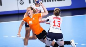 Lisa Vlug vervangt geblesseerde Alieke van Maurik in EK-kwalificatieduel tegen Italië