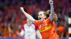 TeamNL Handbaldames zeker van kwartfinale WK door winst op Polen
