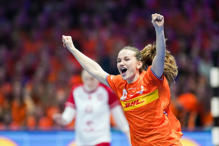 TeamNL Handbaldames zeker van kwartfinale WK door winst op Polen