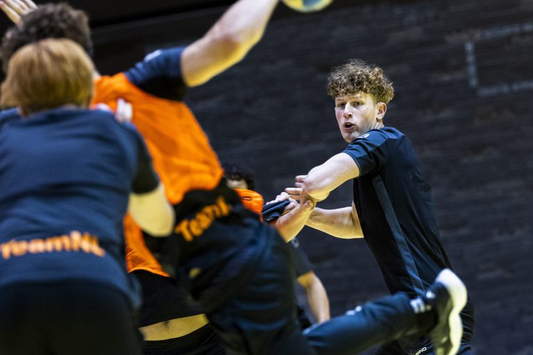 HandbalAcademie versterkt ontwikkelroute met internationale stage in Zweden