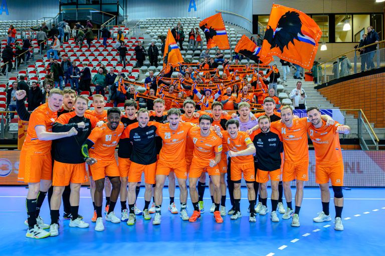 TeamNL Handbalheren winnen eerste Golden League wedstrijd van Griekenland