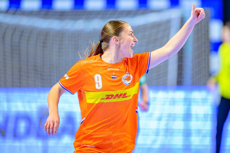 Ook op vreemde bodem zijn TeamNL Handbaldames te sterk voor Italië in EK kwalificatie