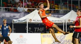 Wedstrijdupdates Beach Handball heren: Shoot-out beslist eerste wedstrijd in Servisch voordeel