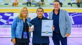 Frank van Ommen ontvangt Guus Hölscher Award voor zijn inzet voor de handbalsport